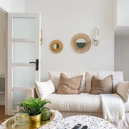 Wehost D4 - La Chic Cour 2 People Near Sea Apartament *