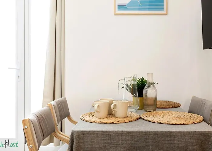 Wehost D4 - La Chic Cour 2 People Near Sea 아파트 니스