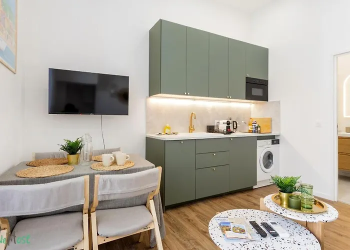 Wehost D4 - La Chic Cour 2 People Near Sea 아파트 *