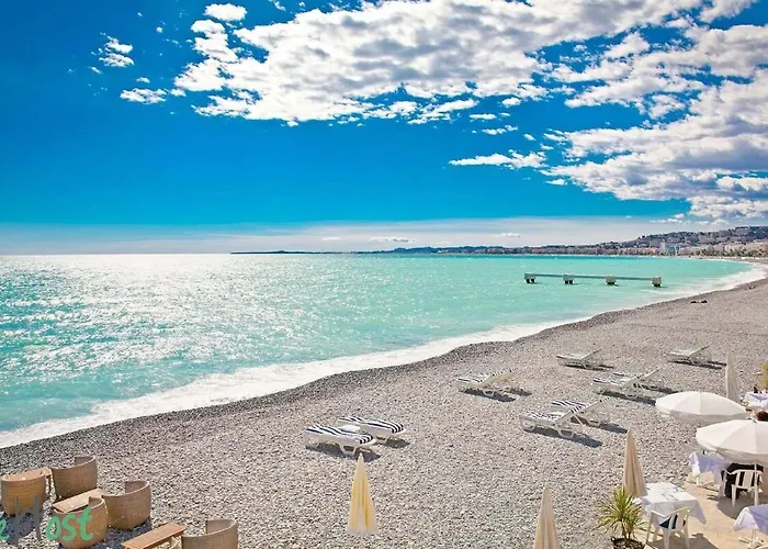 Wehost D4 - La Chic Cour 2 People Near Sea 니스
